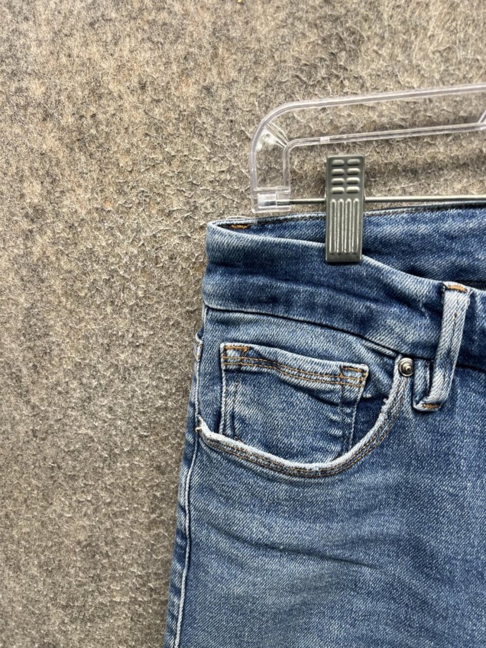 Good American Cropped Slim Jeans Womens 8/29 Blue Medium Wash 30x26 Raw Hem - Picture 8 of 11